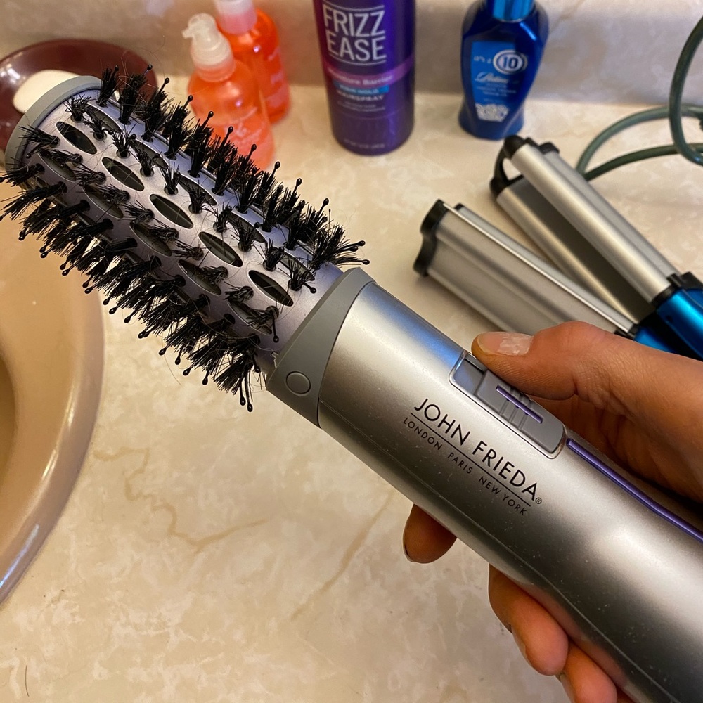 John freda got air round brush